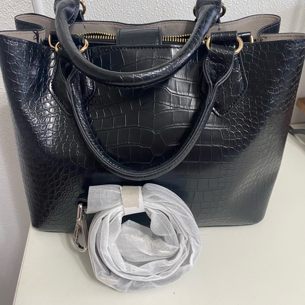 Nice alligator textured black purse
